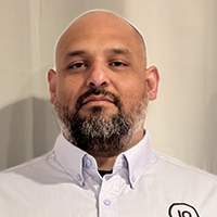 Headshot of Robert Espino