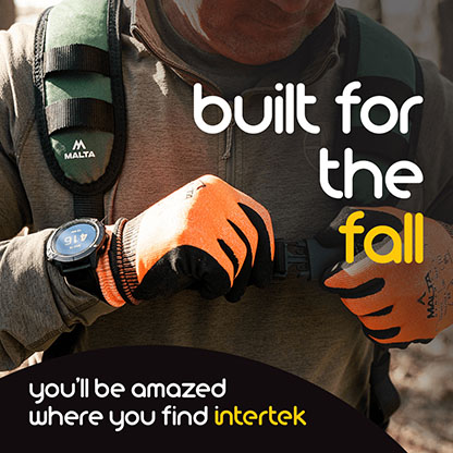 A hunter buckling his safety harness from Malta Dynamics